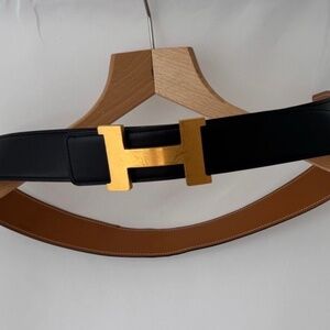 Hermès - Reversible Leather Belt with Gold Buckle - Size 105